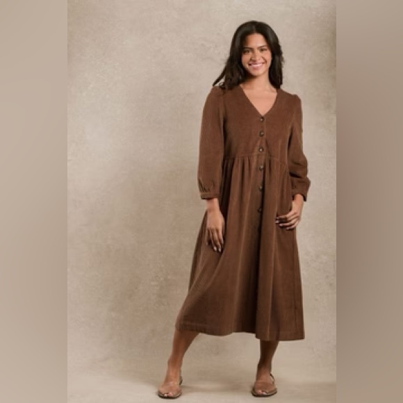 Neuflora Dresses & Skirts - Elegant Brown Long Sleeve Dress